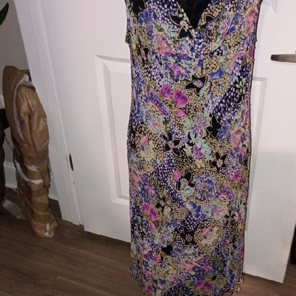 Elegant Floral Midi Dress in Black and Purple
